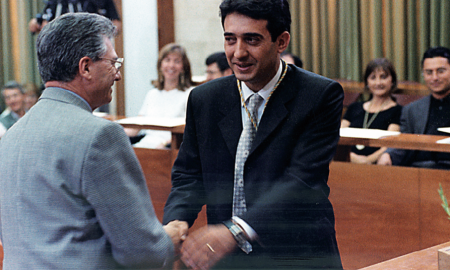 Manuel Bustos en 1999, durante la constitución del Consistorio que presidiría durante 13 años