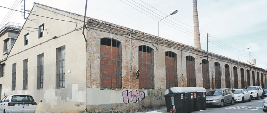 L’antiga fàbrica Sampere es troba al barri d’Hostafrancs amb entrada pel carrer Margenat
