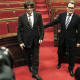 Carles Puigdemont i Artur Mas al final de la sessió d’investidura de diumenge