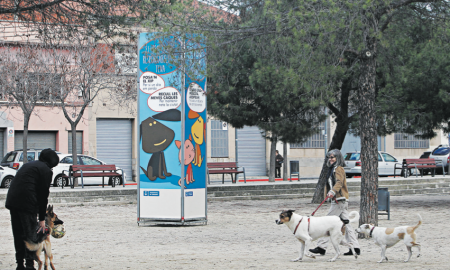 Torreta publicitària instal·lada a la Plaça Vila Arrufat, al Centre