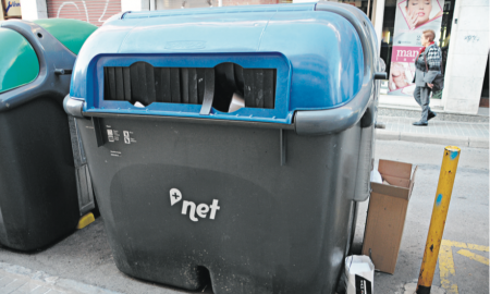 Els actuals contenidors blaus, per reciclar paper i cartró, tindran cubeta metàl·lica