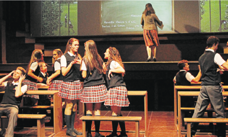 L’obra Castle School, que es representa al Teatre del Sol, tracta la problemàtica de l’assetjament escolar