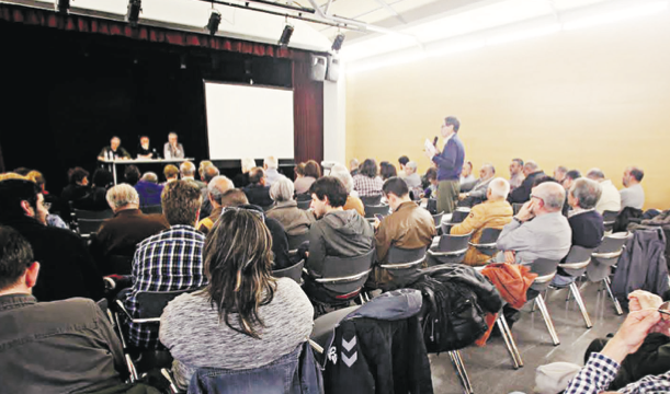 Asamblea de Unitat pel Canvi celebrada en el centro cívico de la Creu Alta-Cal Balsach