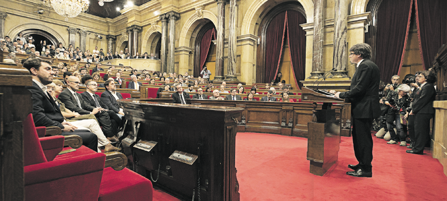 El president Carles Puigdemont durant la seva intervenció de dimarts al Parlament