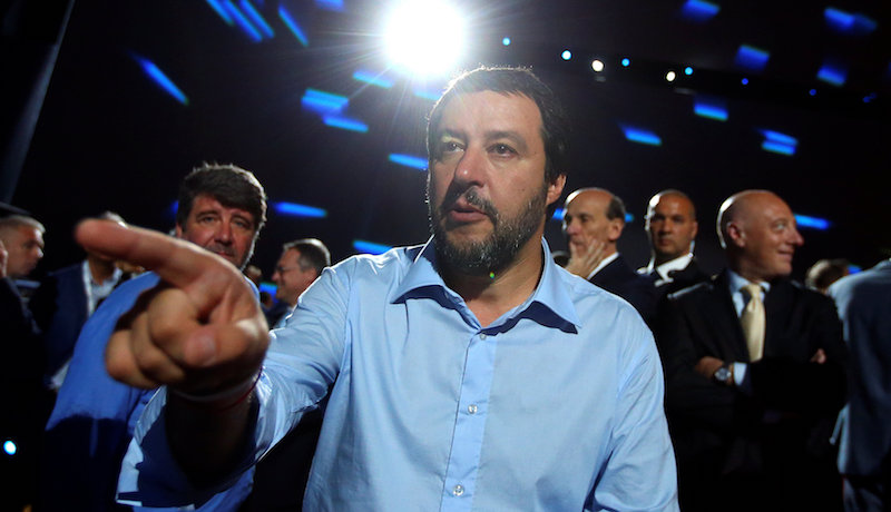 El ministre de l'Interior italià, Matteo Salvini, assenyala amb el dit, en una imatge del 7 de juny a Roma
