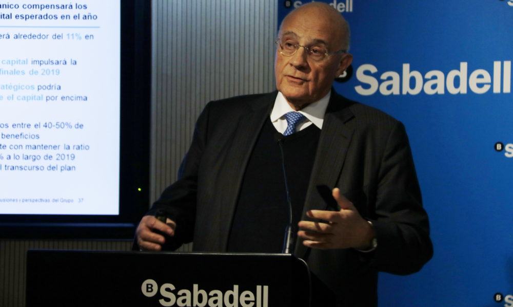 El president del Banc Sabadell, Josep Oliu, durant la roda de premsa d'aquest 1 de febrer del 2019 / ACN