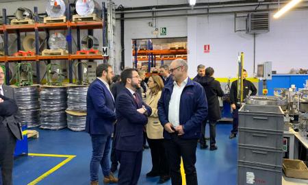Pere Aragonès, durant la visita a l’empresa Mikalor de Sabadell