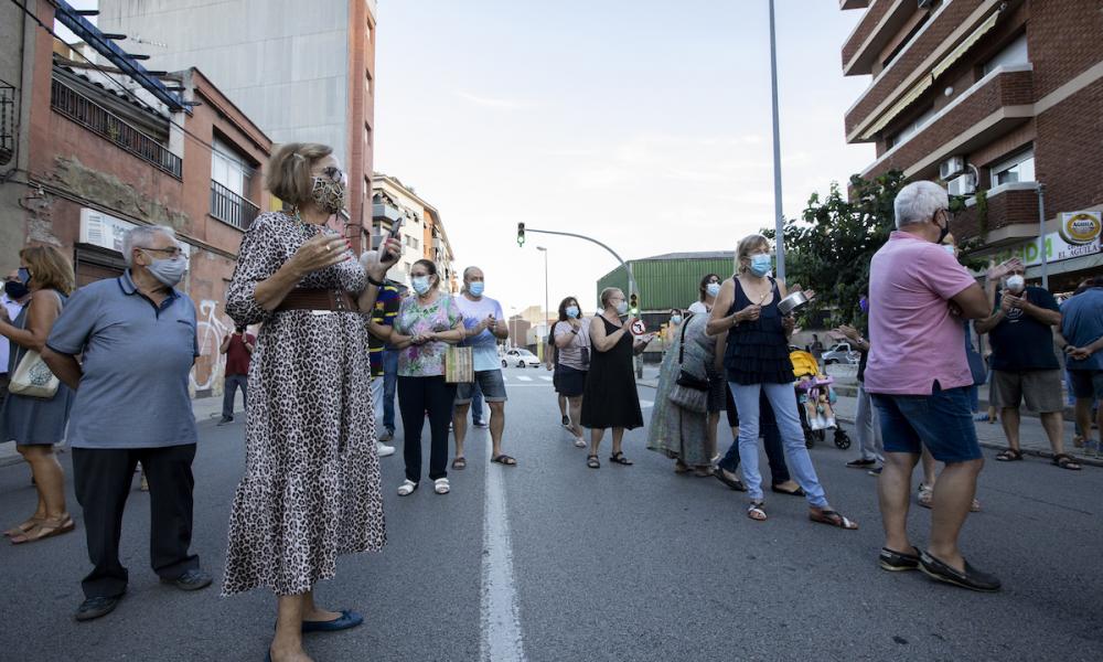 Desenes de veïns es manifesten contra una ocupació conflcitiva a la carretera de Barcelona / V.R.