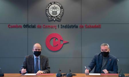 Ramon Alberich i Juan Antonio Fernández, signant l'acord