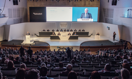 Imatge de l’auditori de la Diputació d’Alacant, escenari d’una històrica Junta General d’accionistes de Banc Sabadell