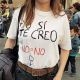 Una de les manifestants amb una samarreta reivindicativa
