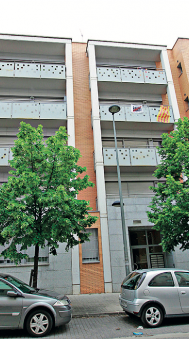 La façana de l’edifici del carrer Borrell número 35 de Sabadell