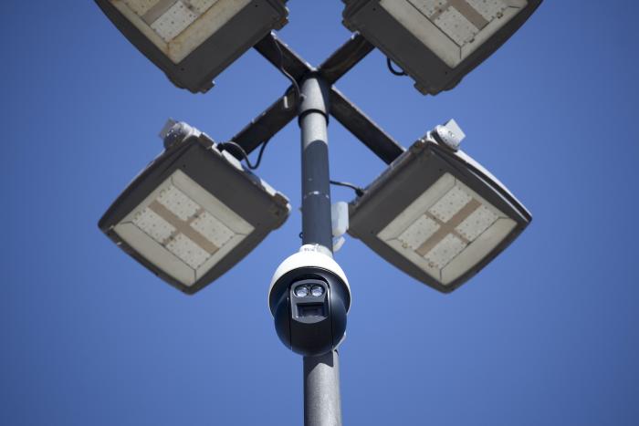 La càmera de seguretat de la plaça de Picasso / VICTÒRIA ROVIRA