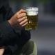 La venda d’alcohol a menors d’edat suposarà una sanció de fins a 1.500 euros, segons l’esborrany de l’ordenança de Civisme