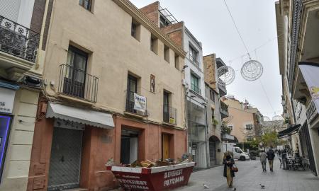 L'edifici del carrer de Sant Quirze, 42, en obres / LLUÍS FRANCO