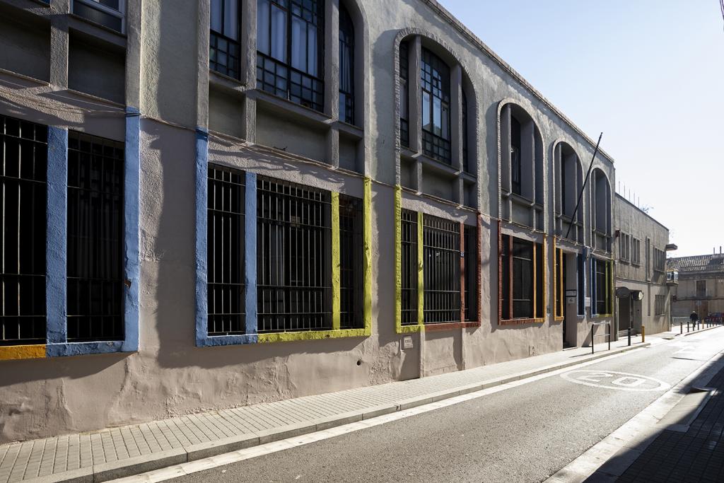 La façana del carrer Migdia de l'Escola del Sol / VICTÒRIA ROVIRA