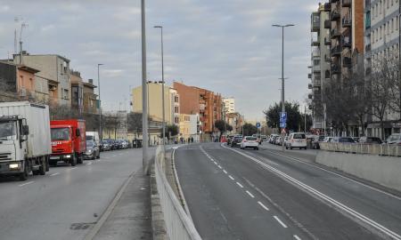 El carrer d’Antoni Forrellad, a l’esquerra de la Gran Via / LLUÍS FRANCO