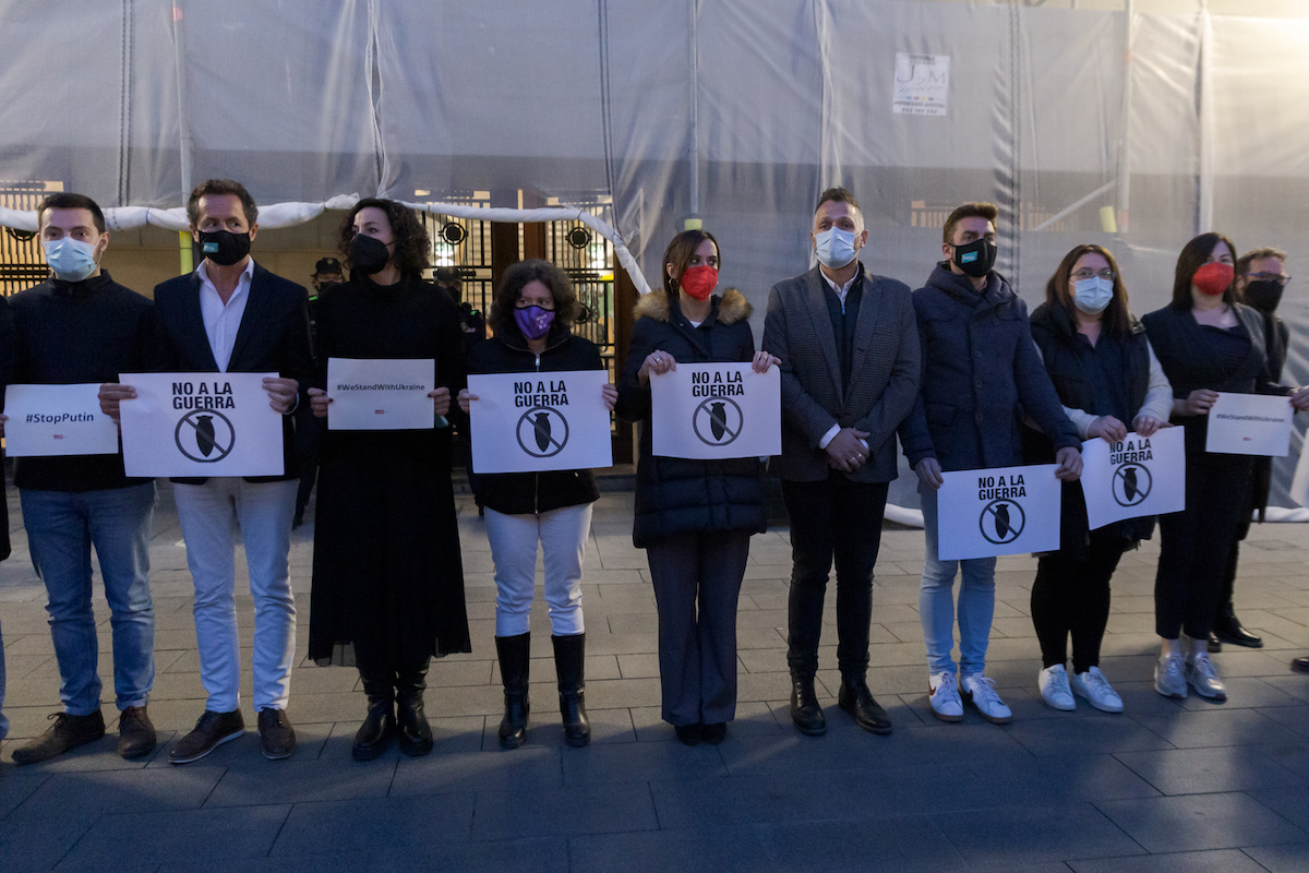 Concentració a Sabadell dels representants polítics contra la guerra d'Ucraïna / Lluís Clotet