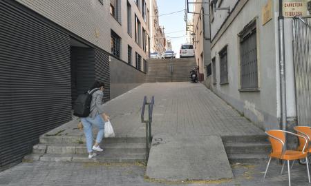 Escales al carrer de Beethoven - carretera de Terrassa / LLUÍS FRANCO