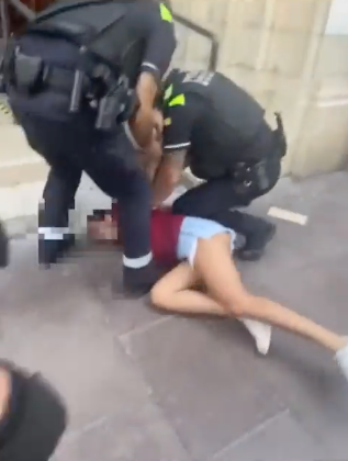 Captura de vídeo del moment de la detenció