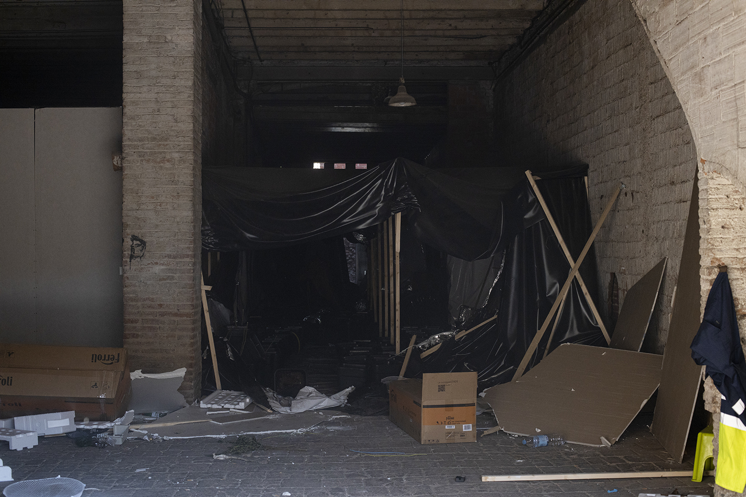 El garatge on es va produir la operació policial contra la marihuana / Victòria Rovira