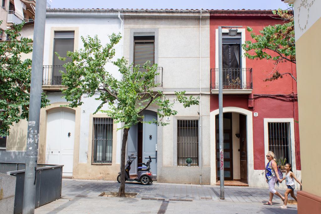 Rengle d'habitatges d'en Pere Turull, al carrer de Fèlix Amat (Centre) / VÍCTOR CASTILLO