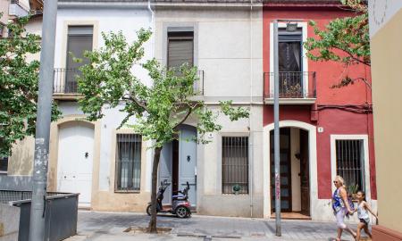 Rengle d'habitatges d'en Pere Turull, al carrer de Fèlix Amat (Centre) / VÍCTOR CASTILLO