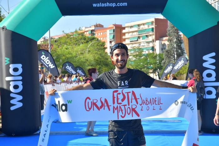El guanyador de la mitja marató, Gerard Be Antonio. //Lluís Franco
