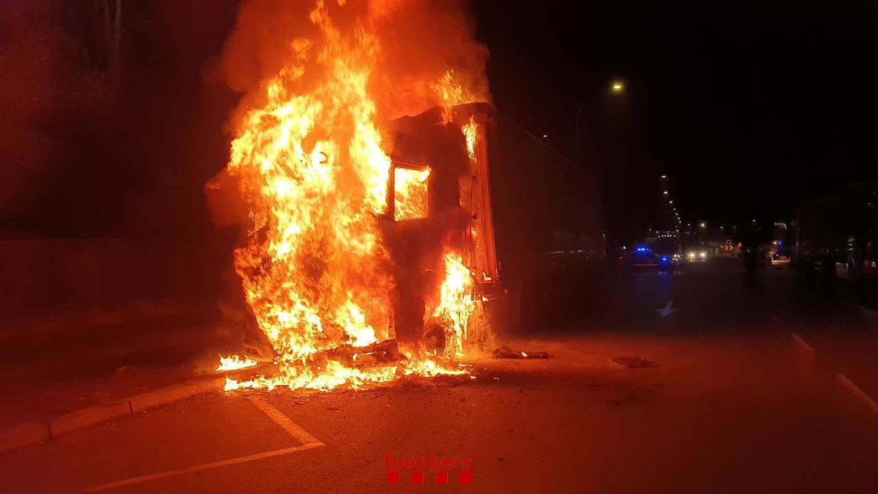 Incendi d'un camió a Sabadell