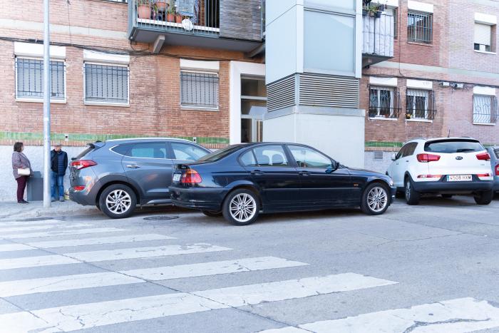 cotxes cotxe mal aparcat Can Puiggener